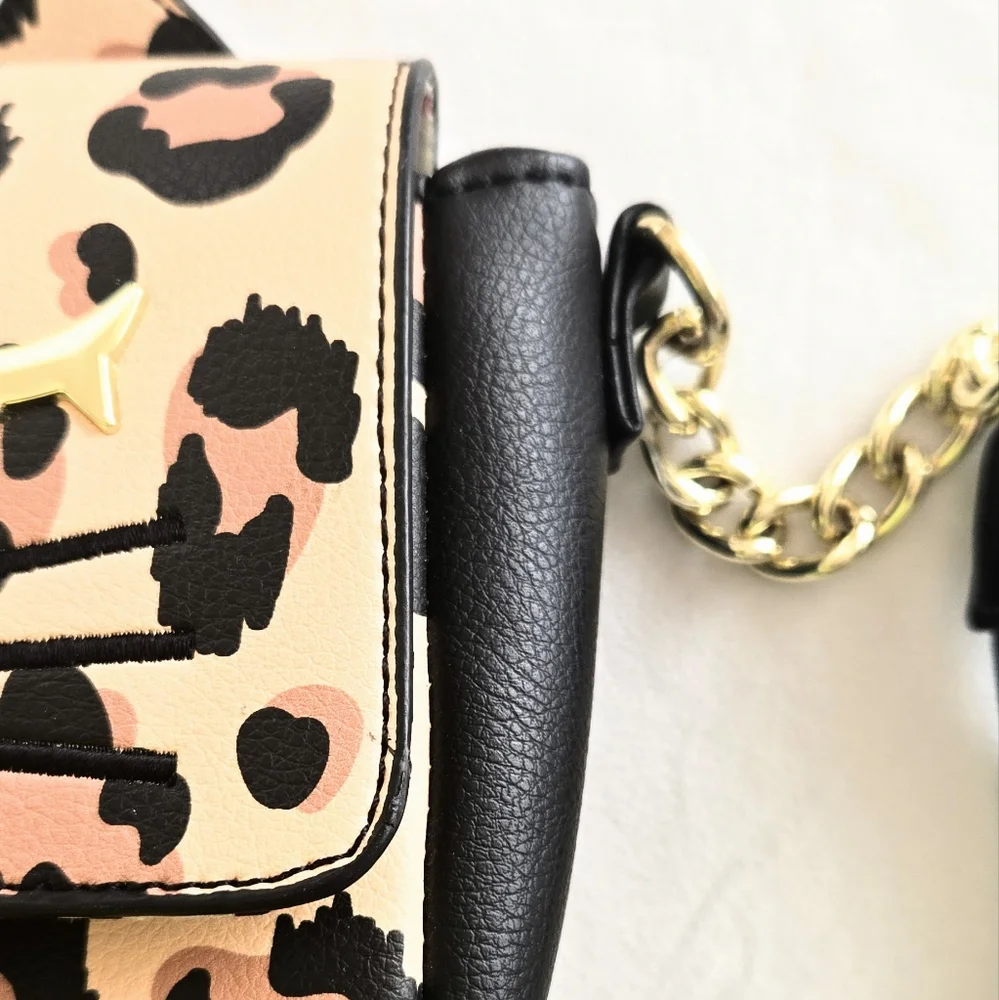 💕Betsey Johnson Leopard Print Bag Cat Ears Gold Chain Crossbody - Picture 3 of 11